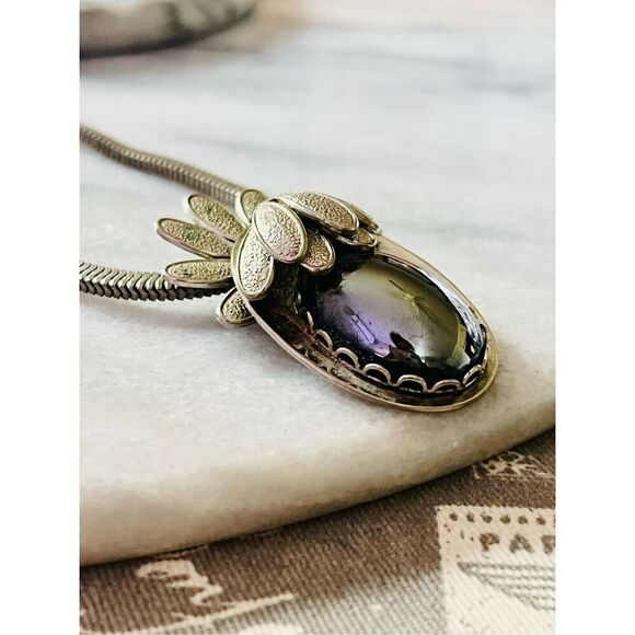 Vintage Pendant Necklace Ornate Oval Silver Toned Metal Unique Retro - Picture 8 of 9